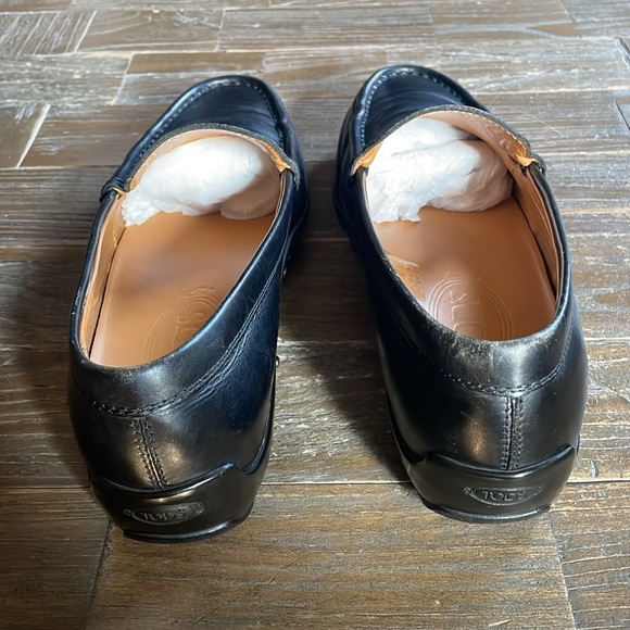 Tod's Classic Leather Slip On Loafers🖤 - Picture 4 of 14